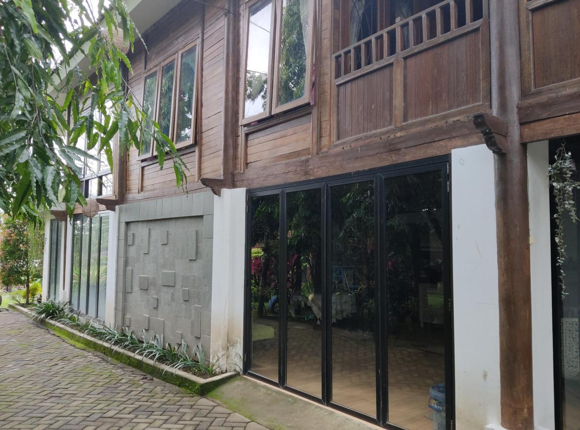 Yutaka Inn Dinoyo Malang Zewnętrze zdjęcie