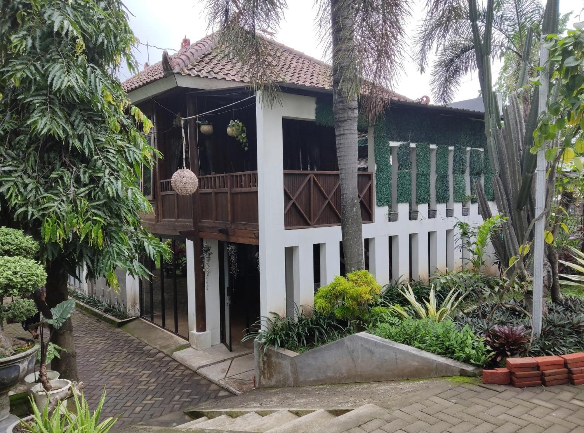 Yutaka Inn Dinoyo Malang Zewnętrze zdjęcie
